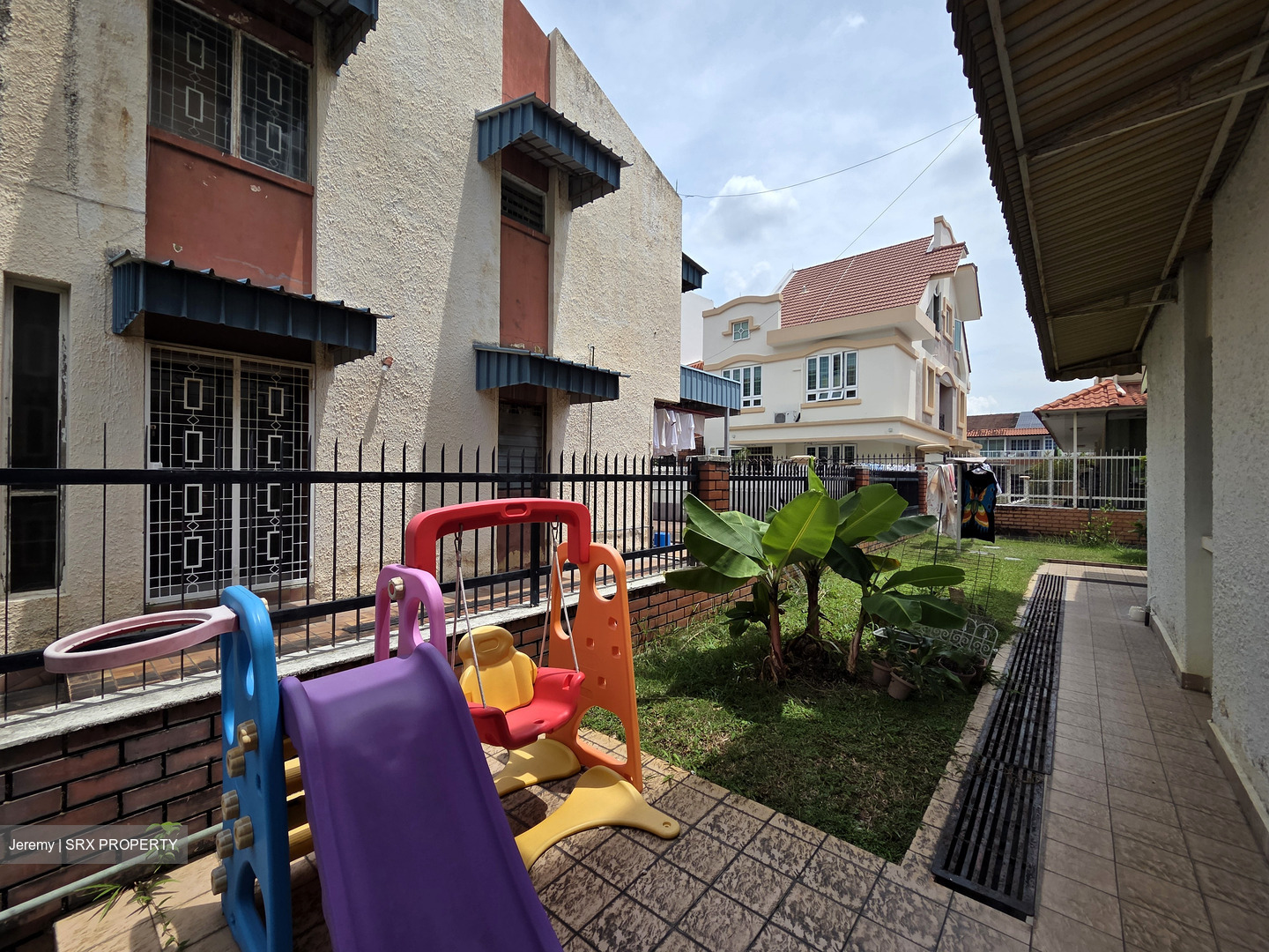 Golden Hill Estate (D19), Terrace #556324941
